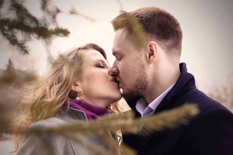 How To Kiss A Girl For The First Time – 7 Easy steps that works!