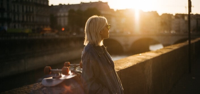7 Signs She Doesn’t Like You - Eye On The Prize