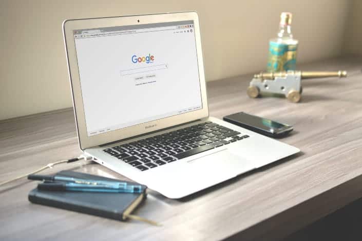 Pexels / Caio Resende group interview questions -What-was-the-last-thing-you-googled?