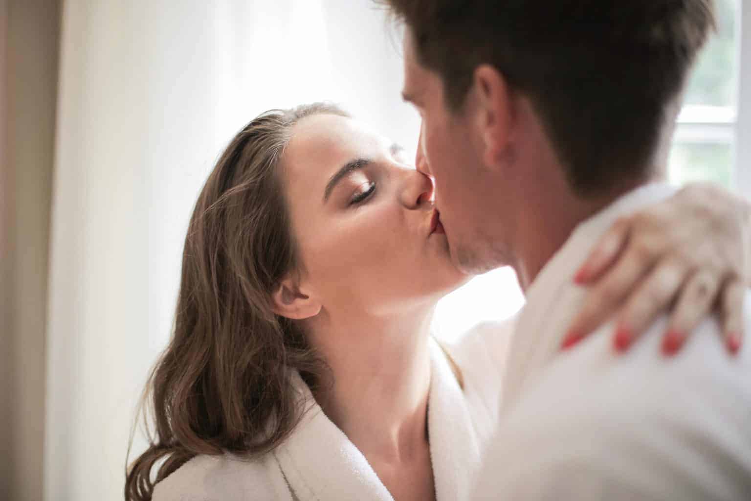 enjoy the kiss (2).jpeg