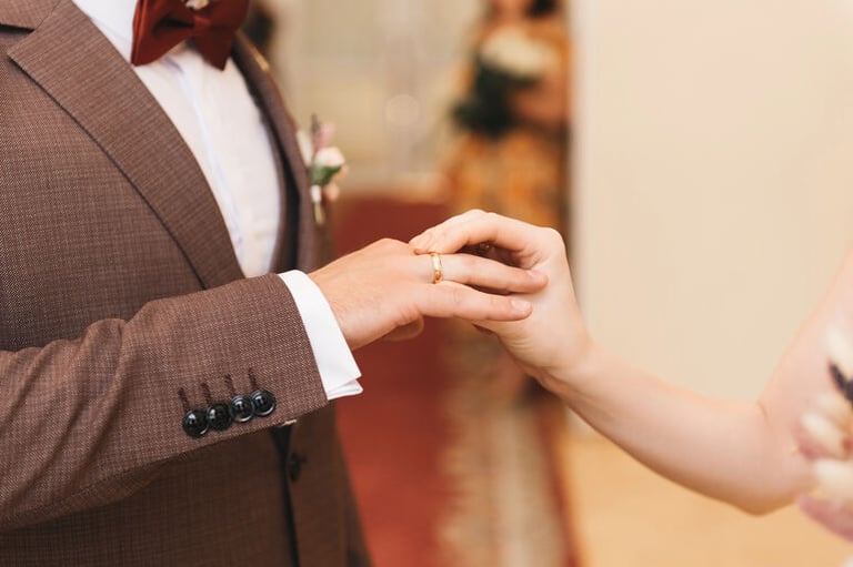 Modern Groom’s Guide to Engagement: How to Pop the Question with Confidence
