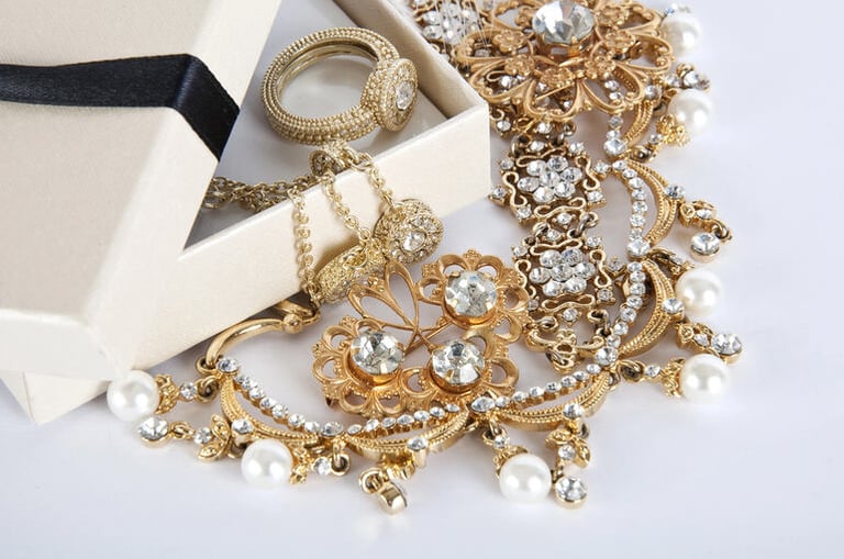 Avoiding the “Wrong Gift” Trap: How to Pick Jewelry She’ll Actually Love
