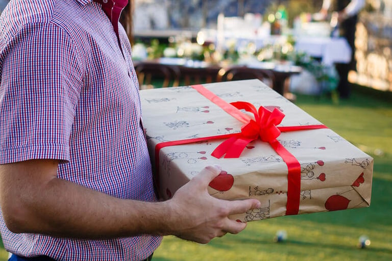What to Gift When You’re in the Wedding Party: A Guy’s Guide