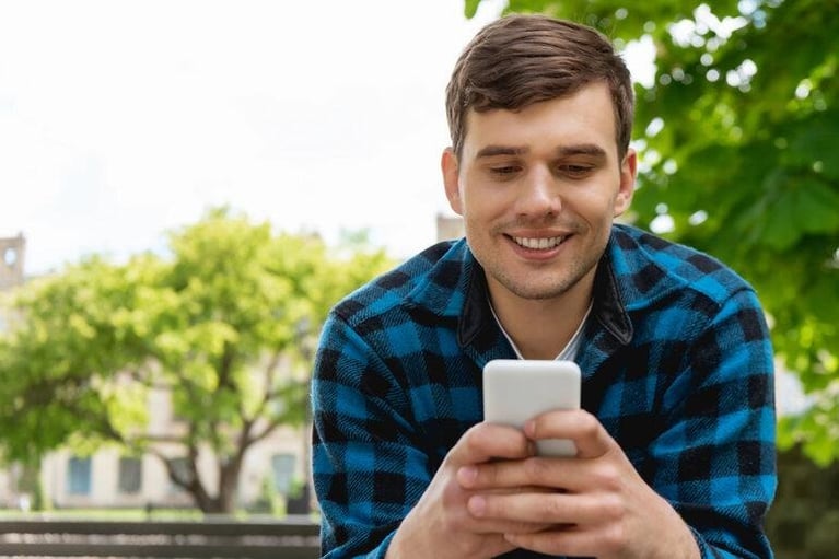 How to Keep an Online Conversation Interesting Without Trying Too Hard
