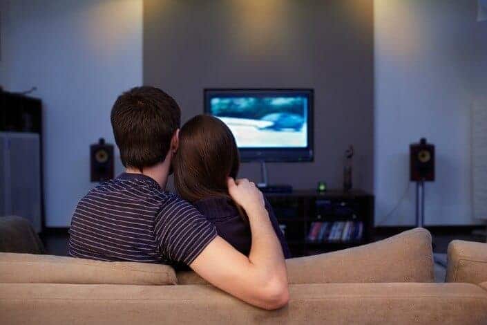 19 Fun & Romantic Things to Do with Your Girlfriend at Home