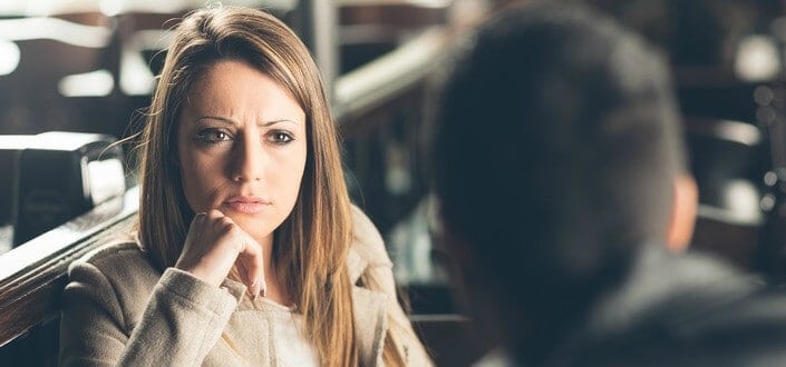 signs a girl doesnt like you - She's Not Offering Anything To The Conversation