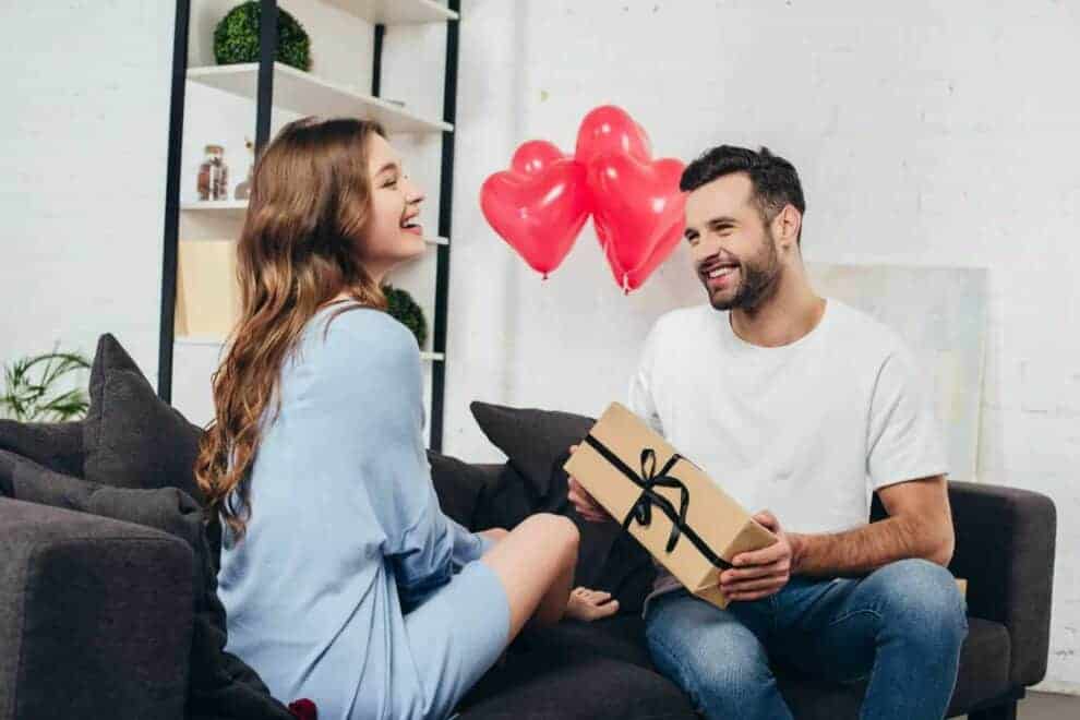 84 Romantic Gifts For Girlfriend This is the only guide you need!