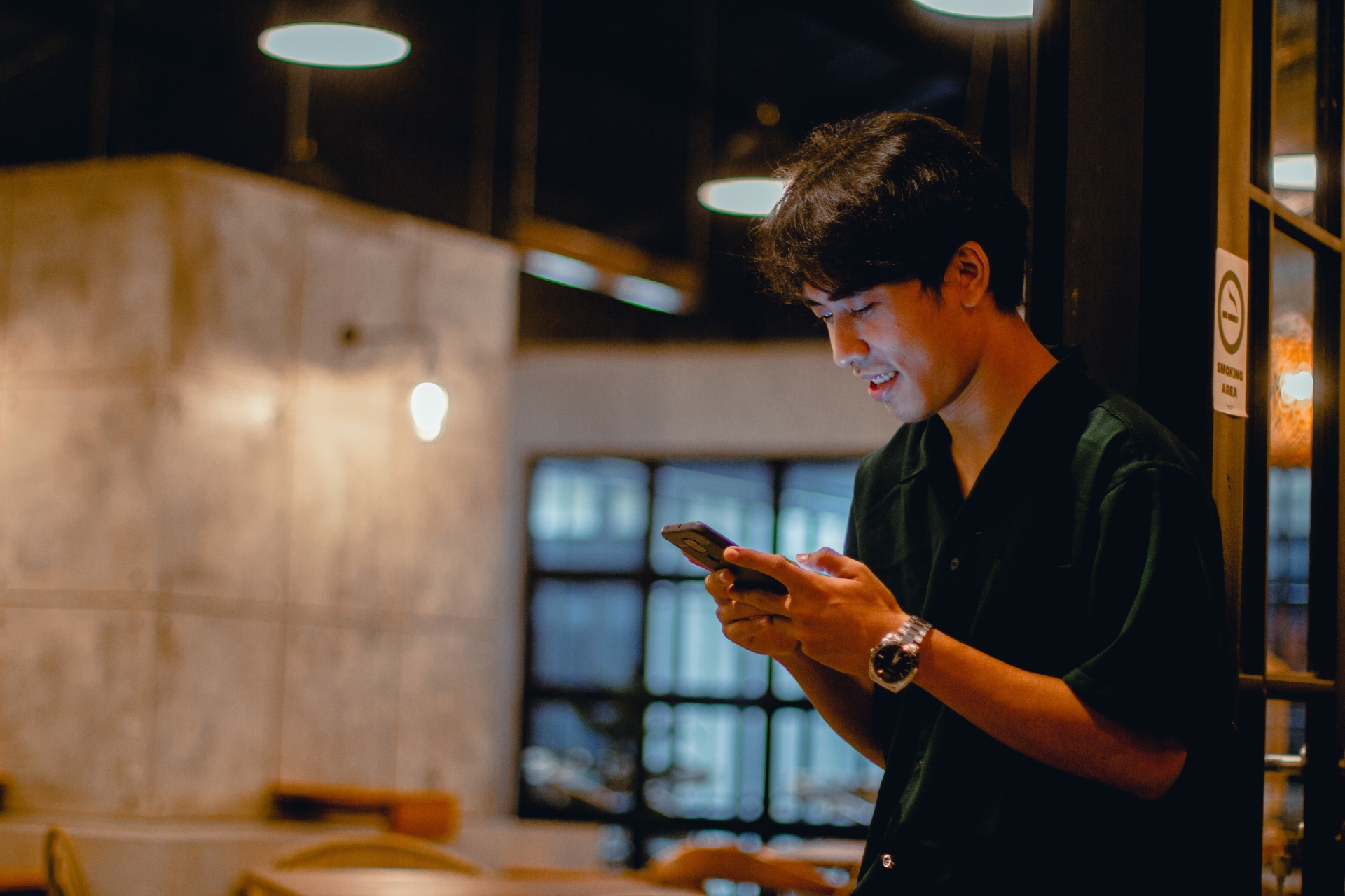 How To Text Your Crush Without Being Boring: Find Delightful Tips Here ...